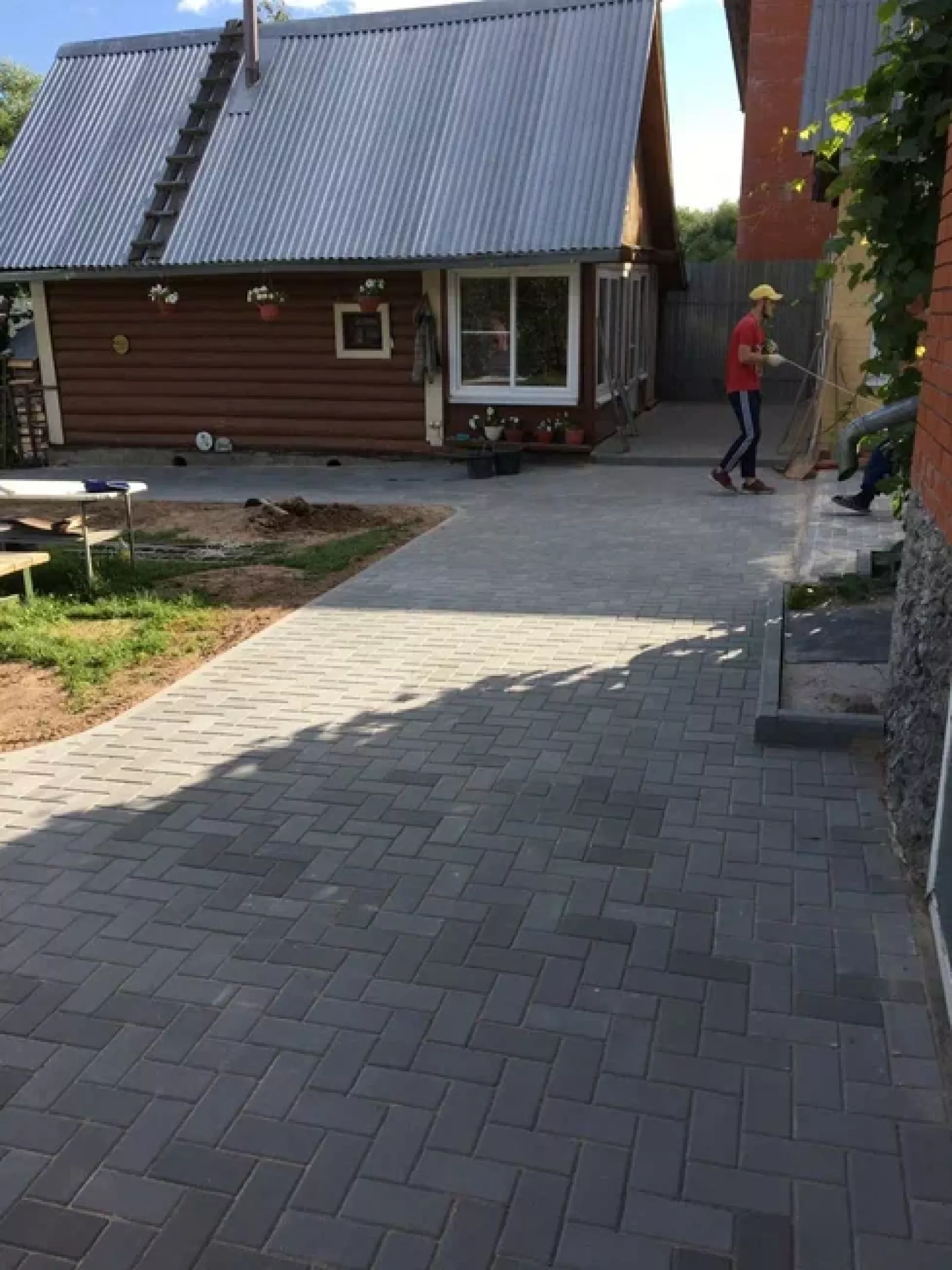 Укладка плитки на дачном участке — фото 3