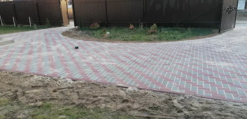 Укладка плиткой двор