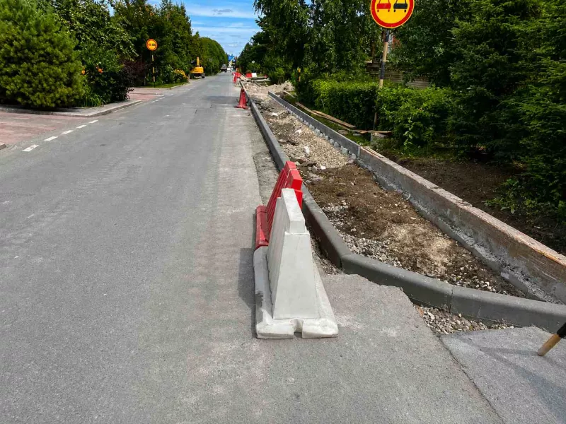 Устройство тротуара с установкой бордюров